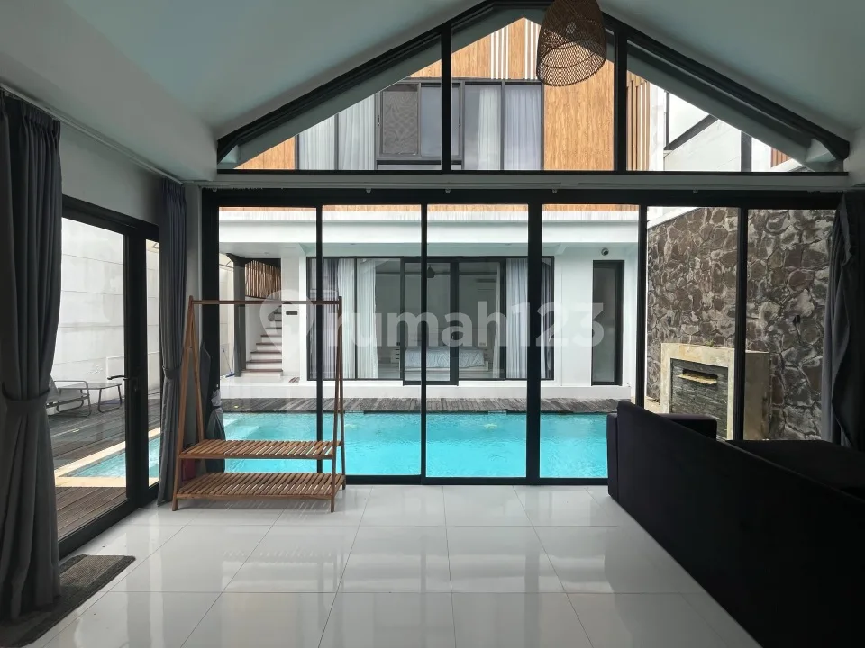 Villa Siap Huni With Rooftop Selangkah ke Nuanu Beach Club - Image 1 of 4