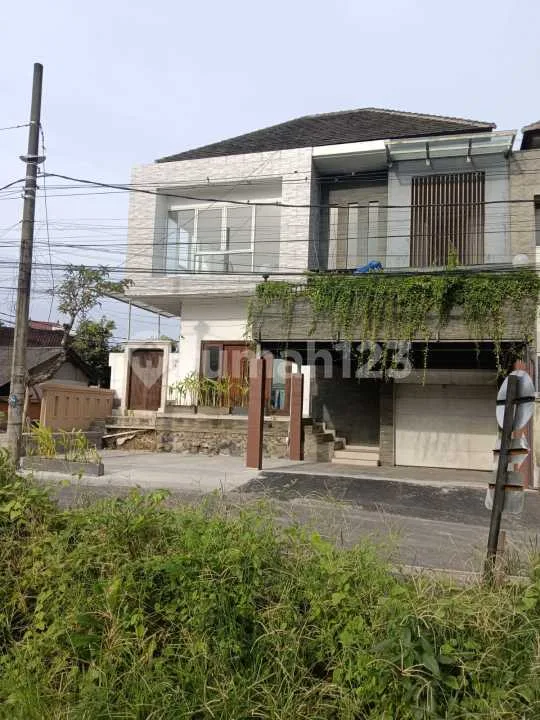 Dijual Rumah Dikawasan Elit Dekat Sunset Road dan Pantai Kuta Bali - Image 1 of 4