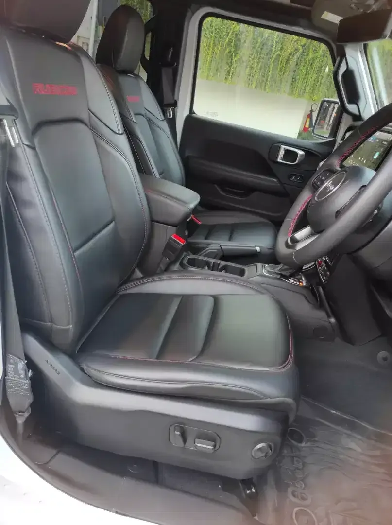 Jeep Rubicon JL 2.0AT 4 pintu 2024 - Image 5 of 10