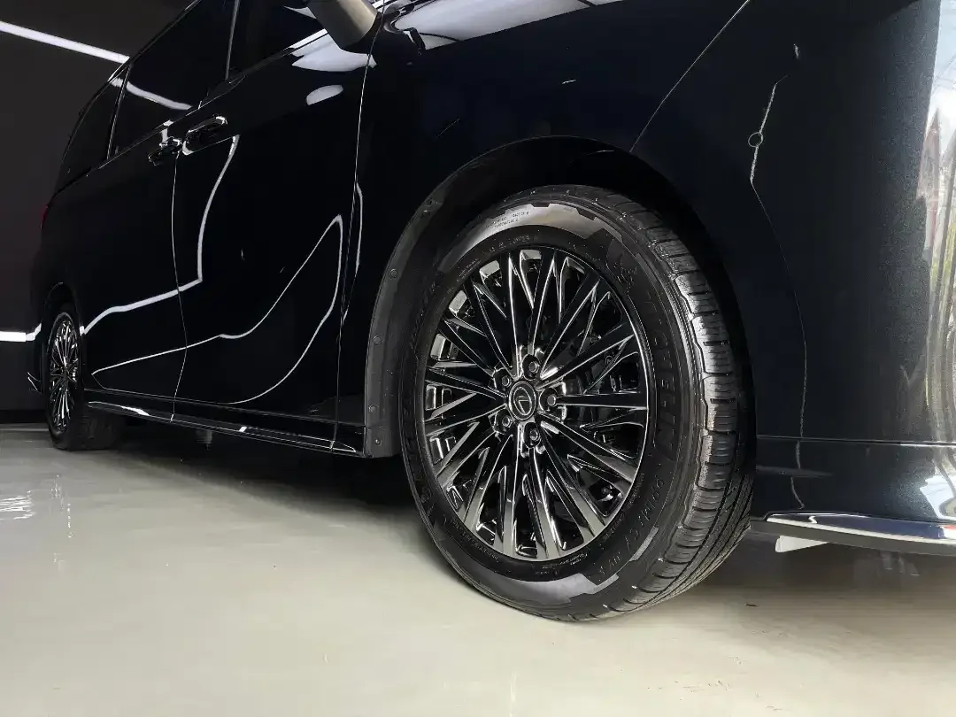 Brand New LEXUS LM 350 Hybrid 7 Seater 2024 Graphite Black , Asli Bali - Image 9 of 10