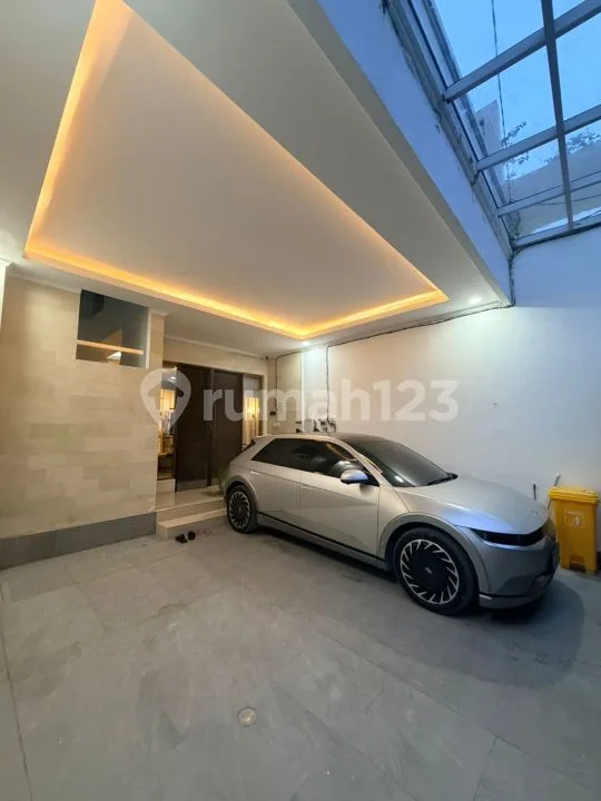 Modern Three Bedroom House In Kerobokan Close To Canggu - Image 2 of 4