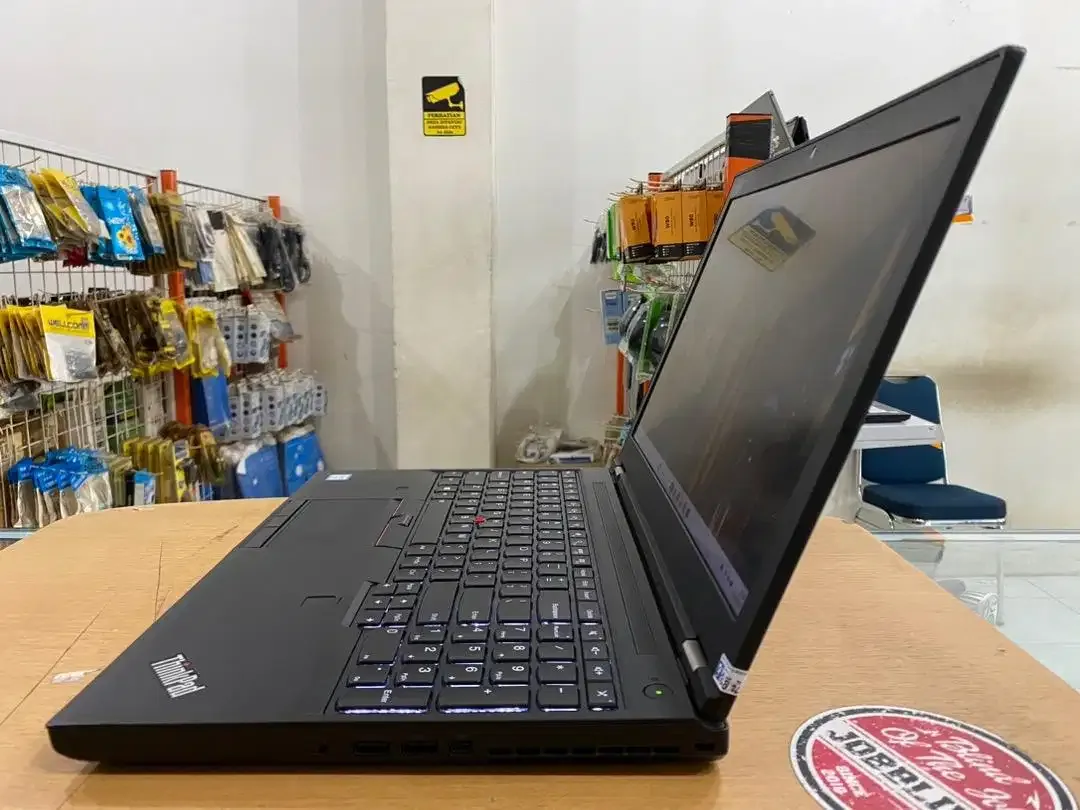 Lenovo ThinkPad P50 Intel Xeon Ram 32GB SSD 512GB Nvidia 4G Mulus - Image 4 of 10