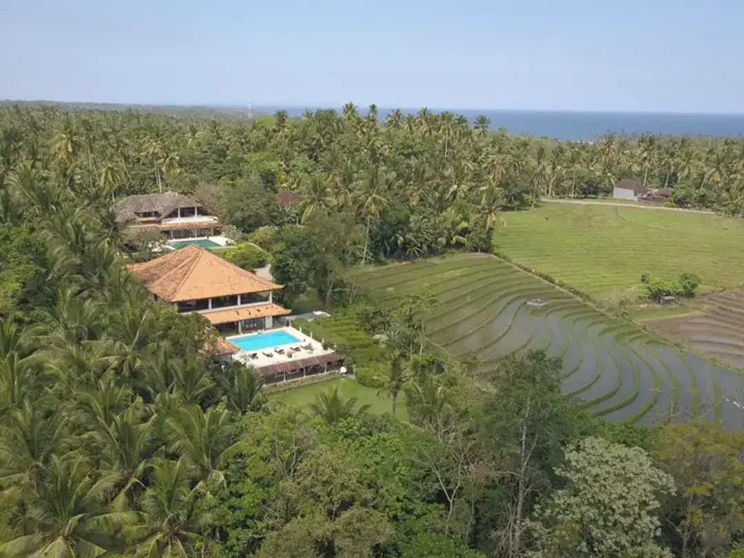 Leasehold - A Grand 7-Bedroom Luxury Retreat Surrounded by Nature - Image 5 of 10