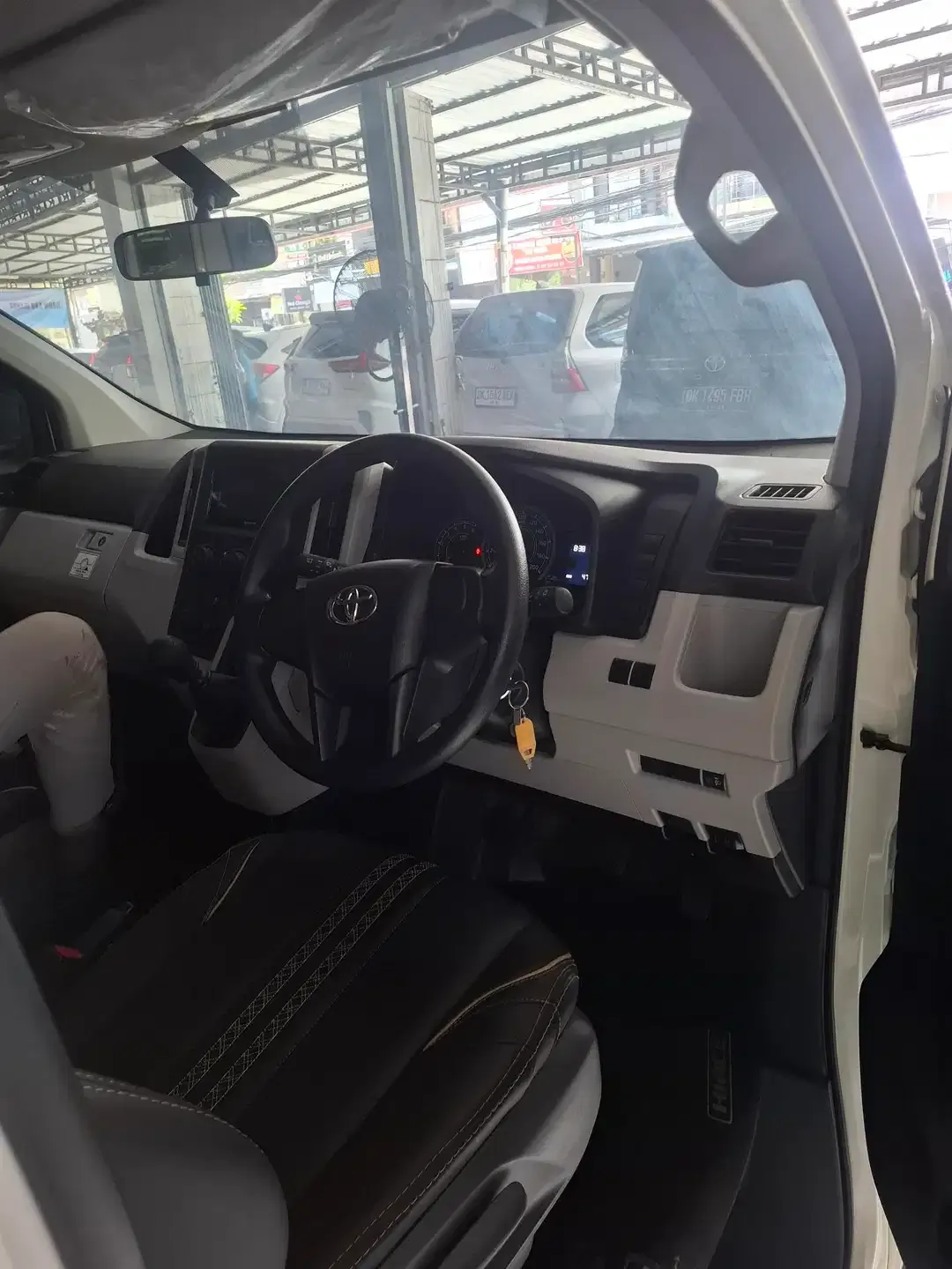 Toyota Hiace PREMIO 2.8 - Image 7 of 7