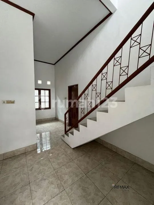 Rumah 4 Kamar Tidur Disewakan di Glogor Carik, Denpasar Selatan - Image 1 of 4