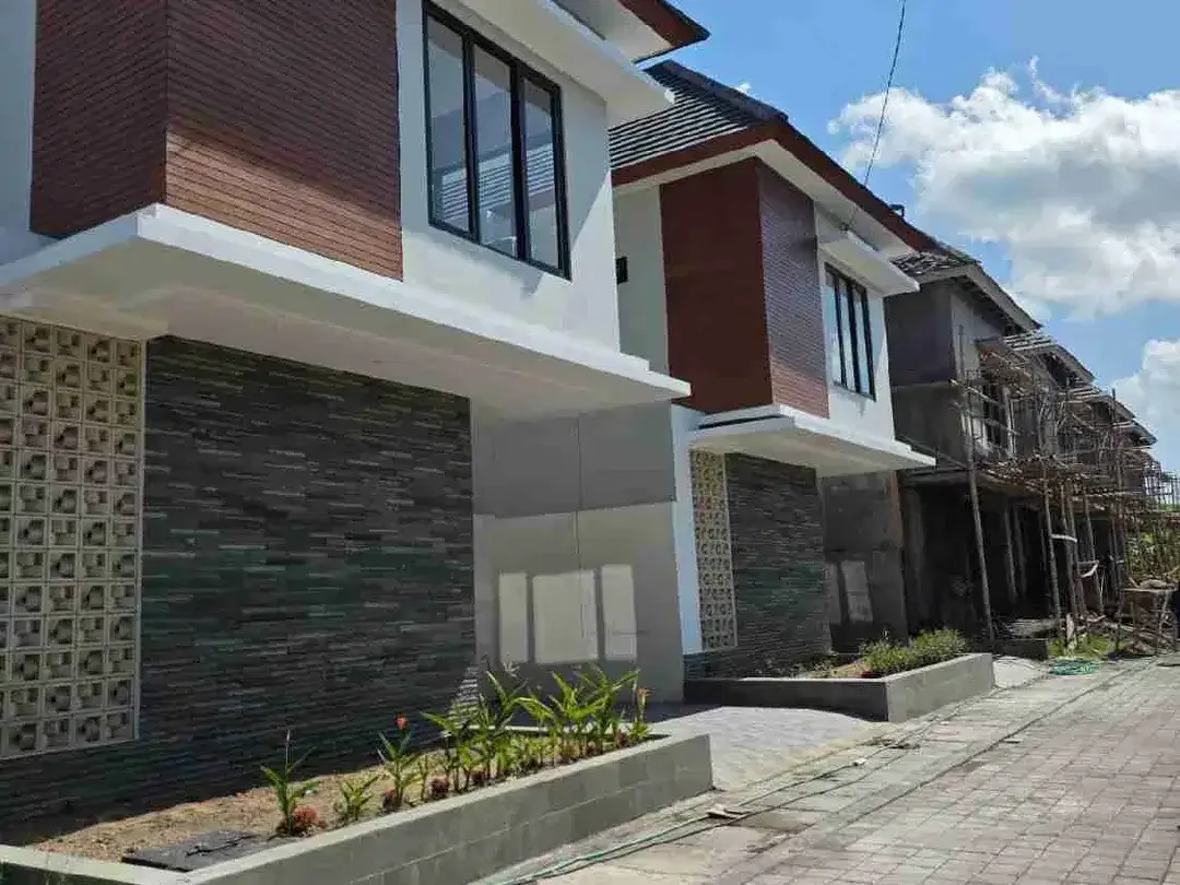 RUMAH SEMI VILLA MODERN MINIMALIS LANTAI II IMAMBONJOL DEKET TRANS MALL BALI - Image 1 of 9