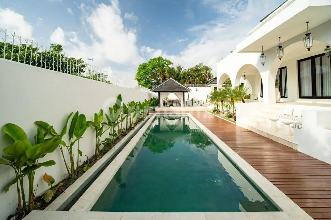 Villa Mewah Luxury Baru di Pantai Brawa Canggu Dekat Finns Area Nyaman Strategis Furnished - Image 1 of 4