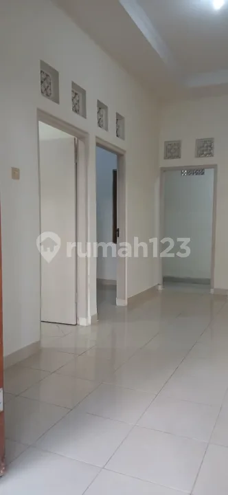 Siap Huni Rumah Lantai 2 Ada Water Heater di Tibubeneng - Image 2 of 4