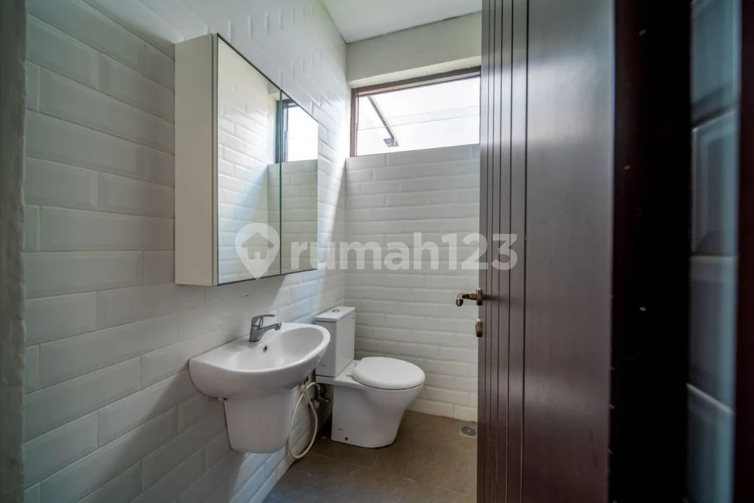 Rumah Baru 2br One Gate Sistem Jalan Kaki Ke Taman Rama Readyunit - Image 3 of 4