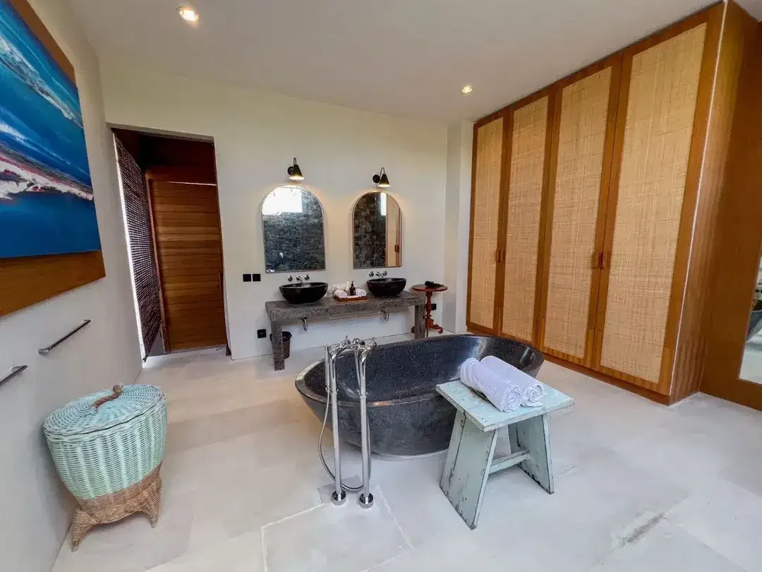 PRIVATE LUXURY VILLA IN SEMINYAK JUST 300 METERS WALKING DISTANCE TO THE BEACH - Image 8 of 10
