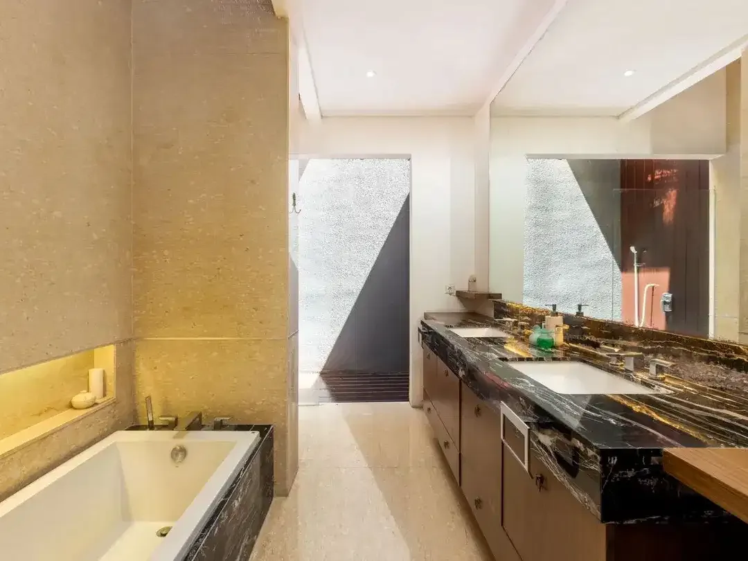 For Rent - 3 Bedroom Villa (Close Living Room) - Seminyak, Mertanadi Street - Image 2 of 10