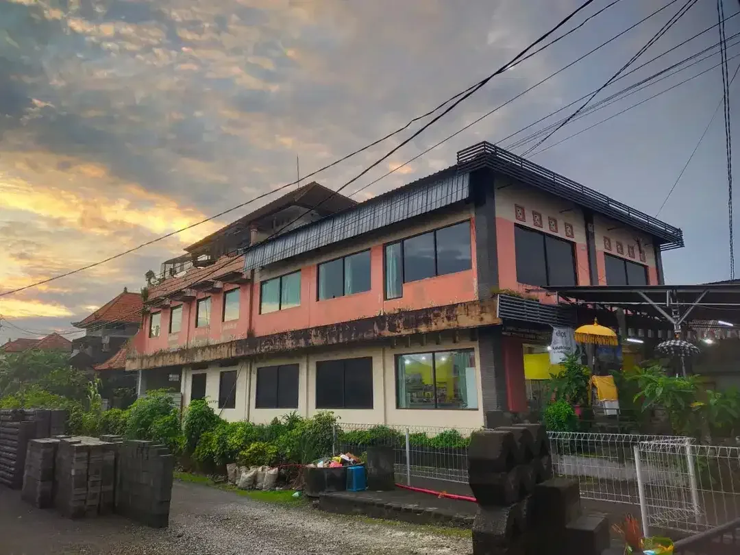 Ruko Lantai 3 Bekas Mini Market Jalan Raya Anggunan Lukluk Badung Bali - Image 2 of 7