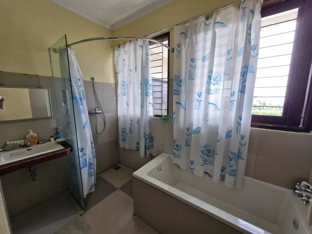 JUAL RUMAH SIAP HUNI OCEAN VIEW DI KETEWEL - Image 10 of 10