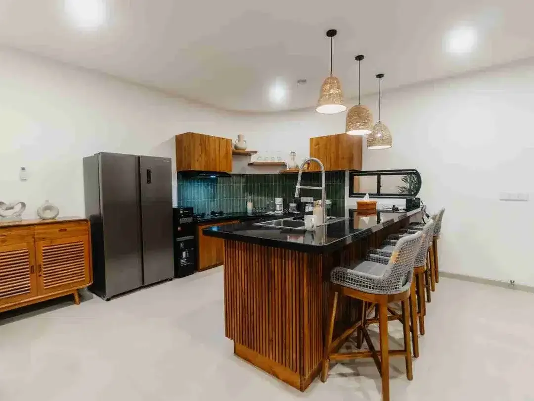 Vila Mewah Baru 3 Lantai Furnished di Kerobokan Badung - Image 5 of 10