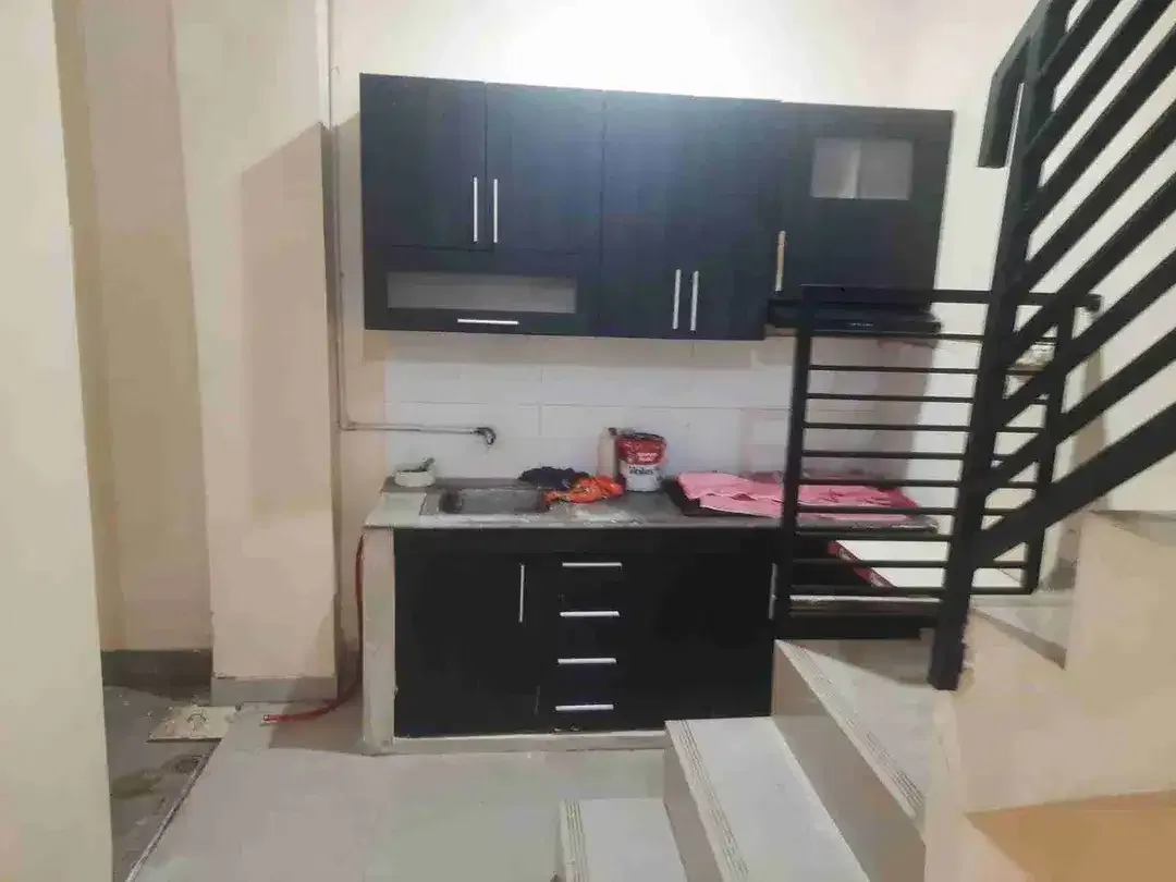 DIJUAL DAN DISEWA RUMAH LANTAI 2 DEKAT KAMPUS INSTIKI DAN UNDIKNAS PANJER - Image 5 of 10