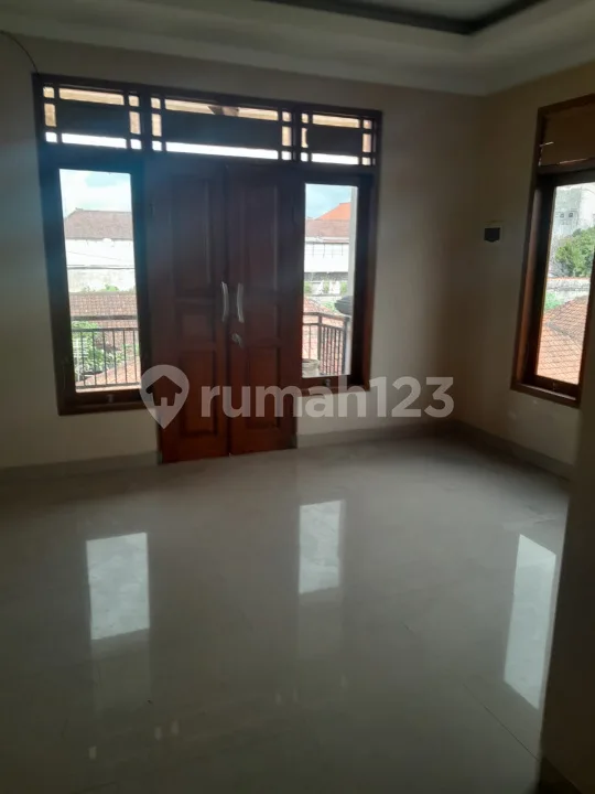 Rumah Luas Dua Lantai Denpasar Barat - Image 3 of 4