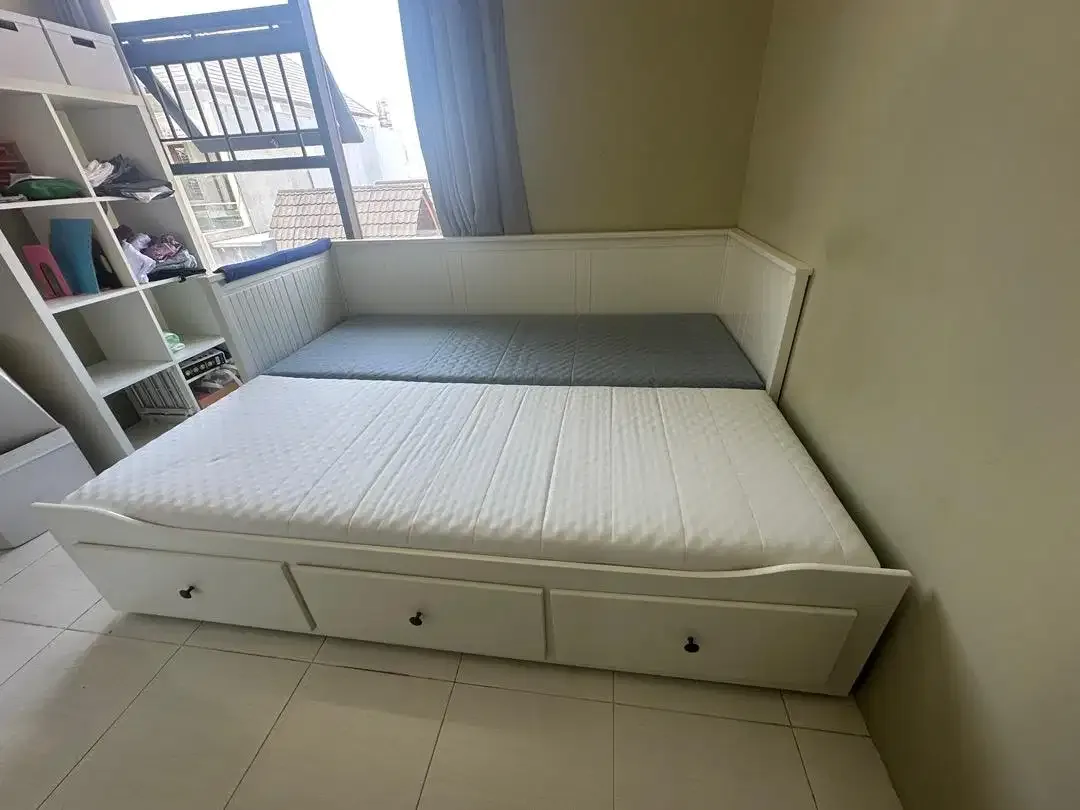 Set ranjang IKEA lengkap - dipan dan kasur - Image 3 of 5