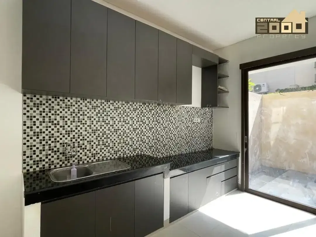 Elegant Tropical Home in Jimbaran, Badung Bali - Image 5 of 10