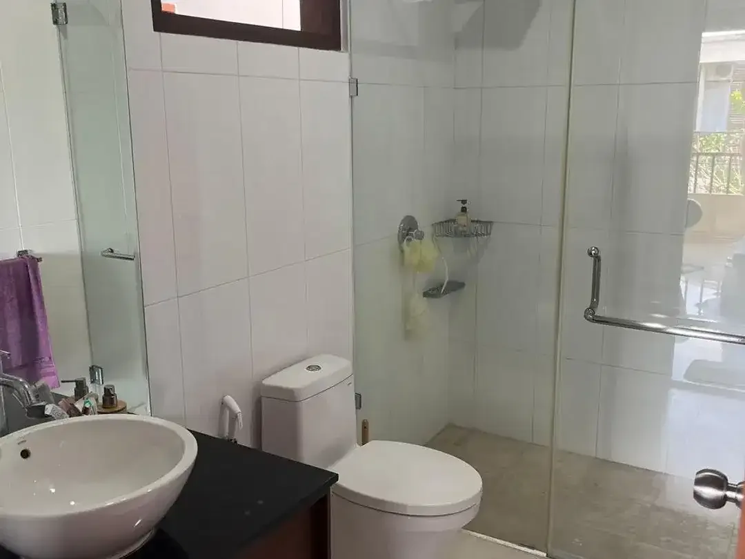 DROP PRICE FOR SALE BEAUTIFUL 4 BEDROOM HOME IN PURI GADING, JIMBARAN - Image 5 of 10