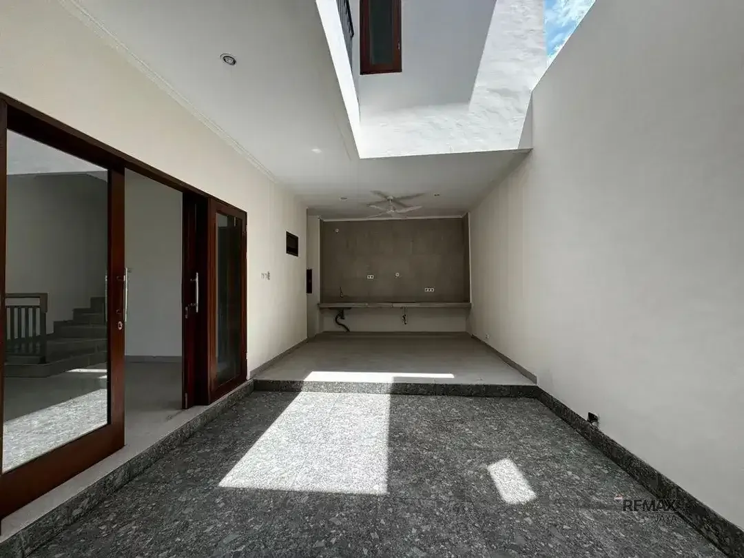 Rumah Cantik Full Furnished Disewakan di Beji Ayu, Seminyak Area - Image 2 of 7