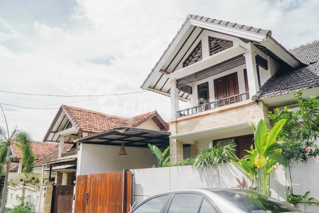 Sewa Rumah 2 Lantai Strategis di Jl. Raya Semer, Kerobokan | Fully Furnished & Siap Huni - Image 1 of 4