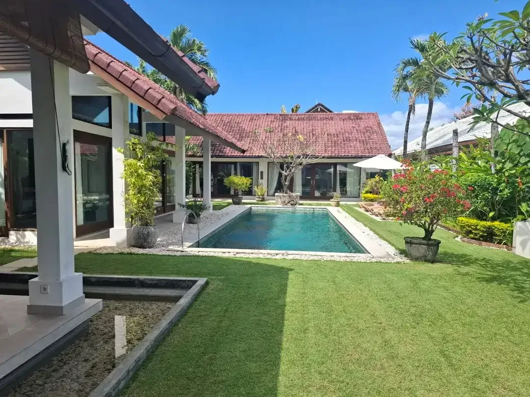 CHEAP 1200M2 VILLA FOR RENT @SEMINYAK 3BDR ENSUITE ONLY IDR 500 miliion / year - Image 7 of 8