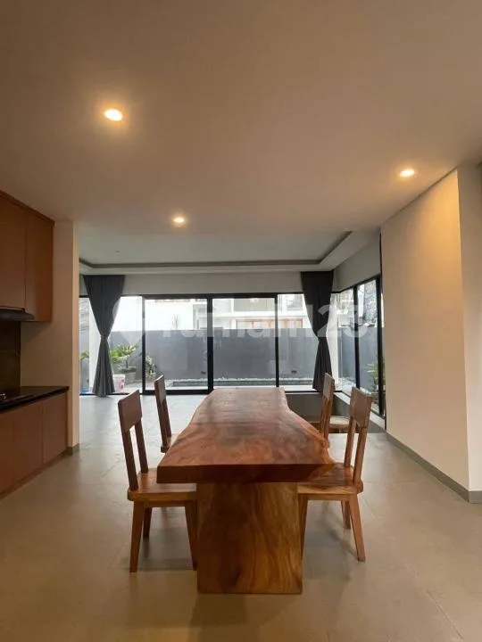 Villa Lengkap Mewah Pemandangan Sawah Lokasi Strategis, Seminyak (Luxury Villa) - Image 2 of 4