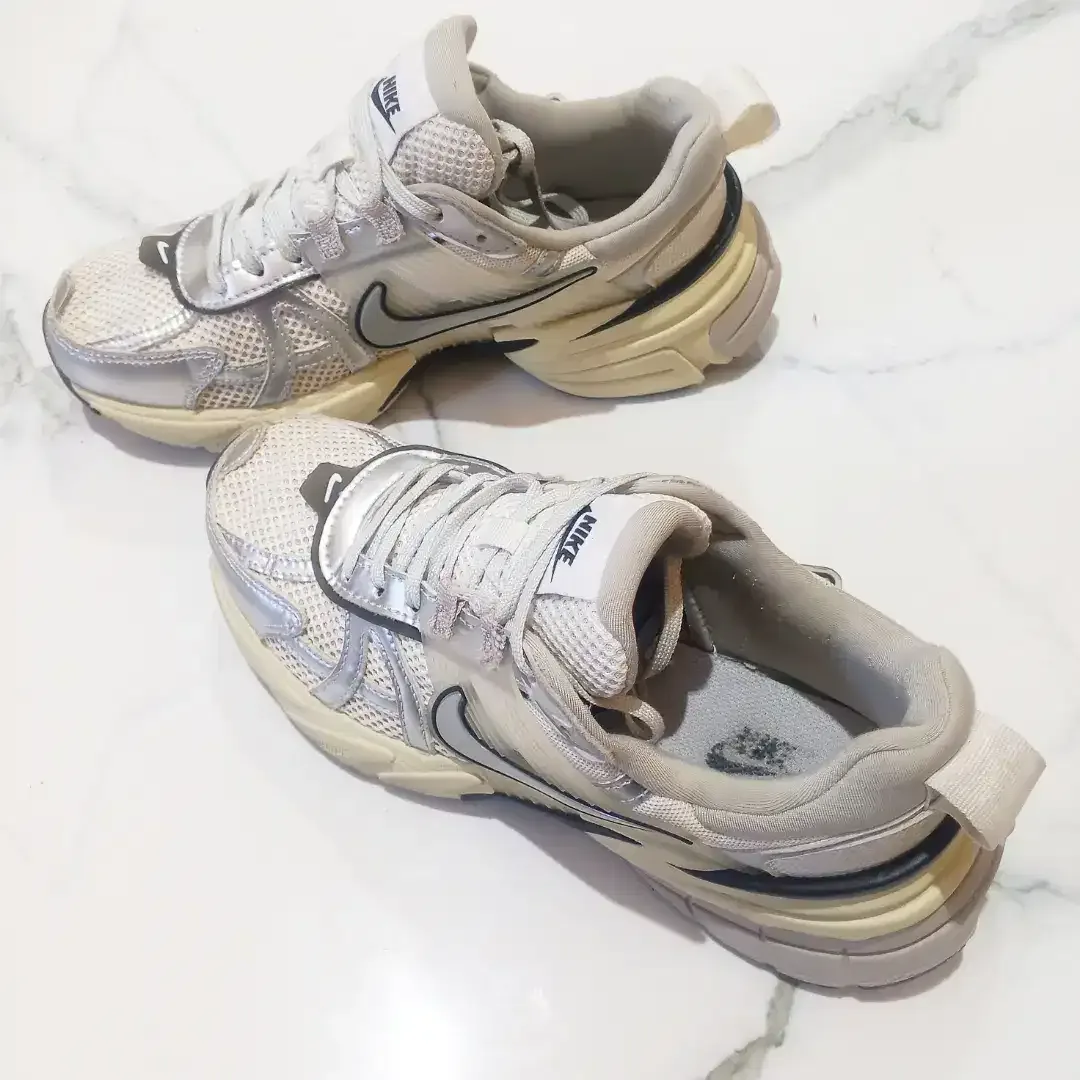 Sepatu Nike original.nike v2k run metalik.sepatu original - Image 2 of 5