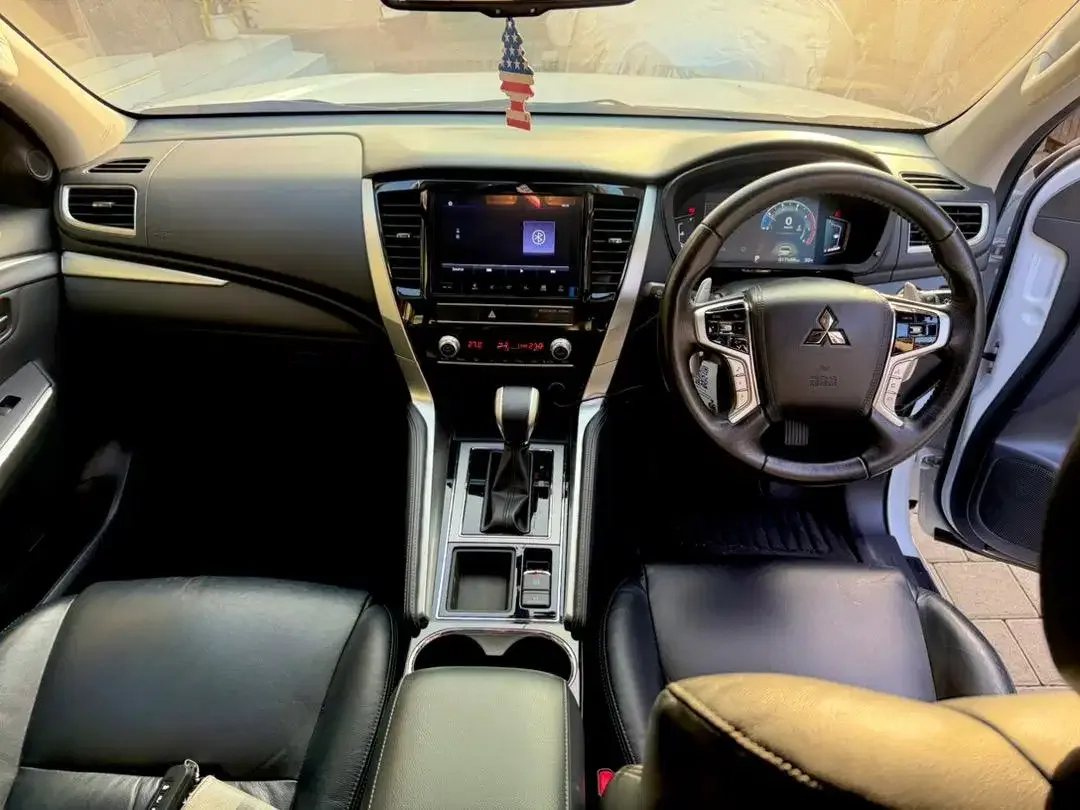 Mitsubishi All New Pajero Sport Dakar 2.4 Putih Super Like new - Image 4 of 10