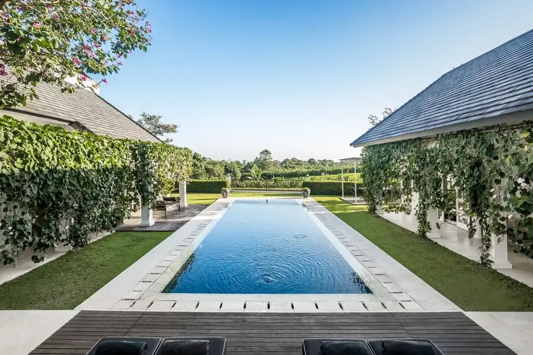 4 BEDROKMS VILLA EDOS IN TUMBAK BAYUH FOR RENT - Image 7 of 10
