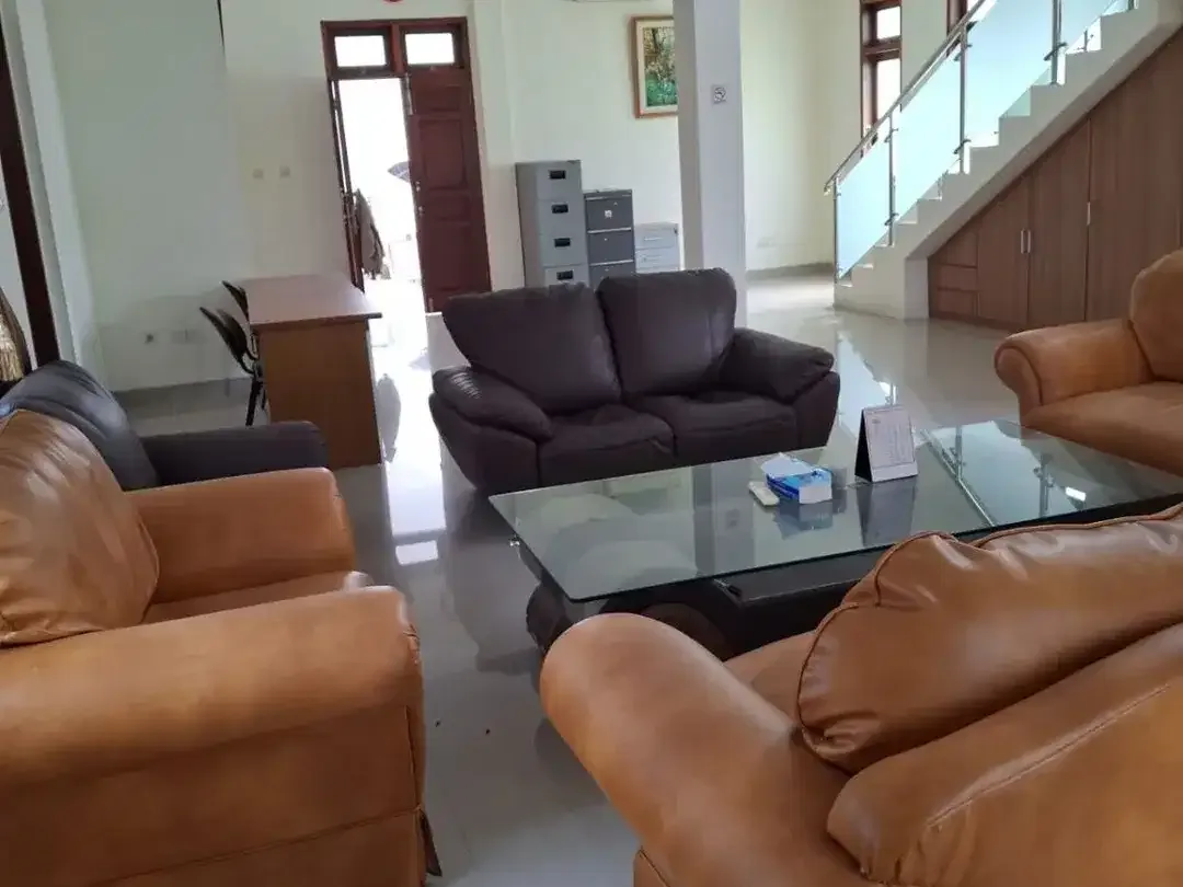 Dijual Rumah + Kantor Fully Furnish  2 Lantai di Jl.Suli, Denpasar Utara - Image 4 of 10