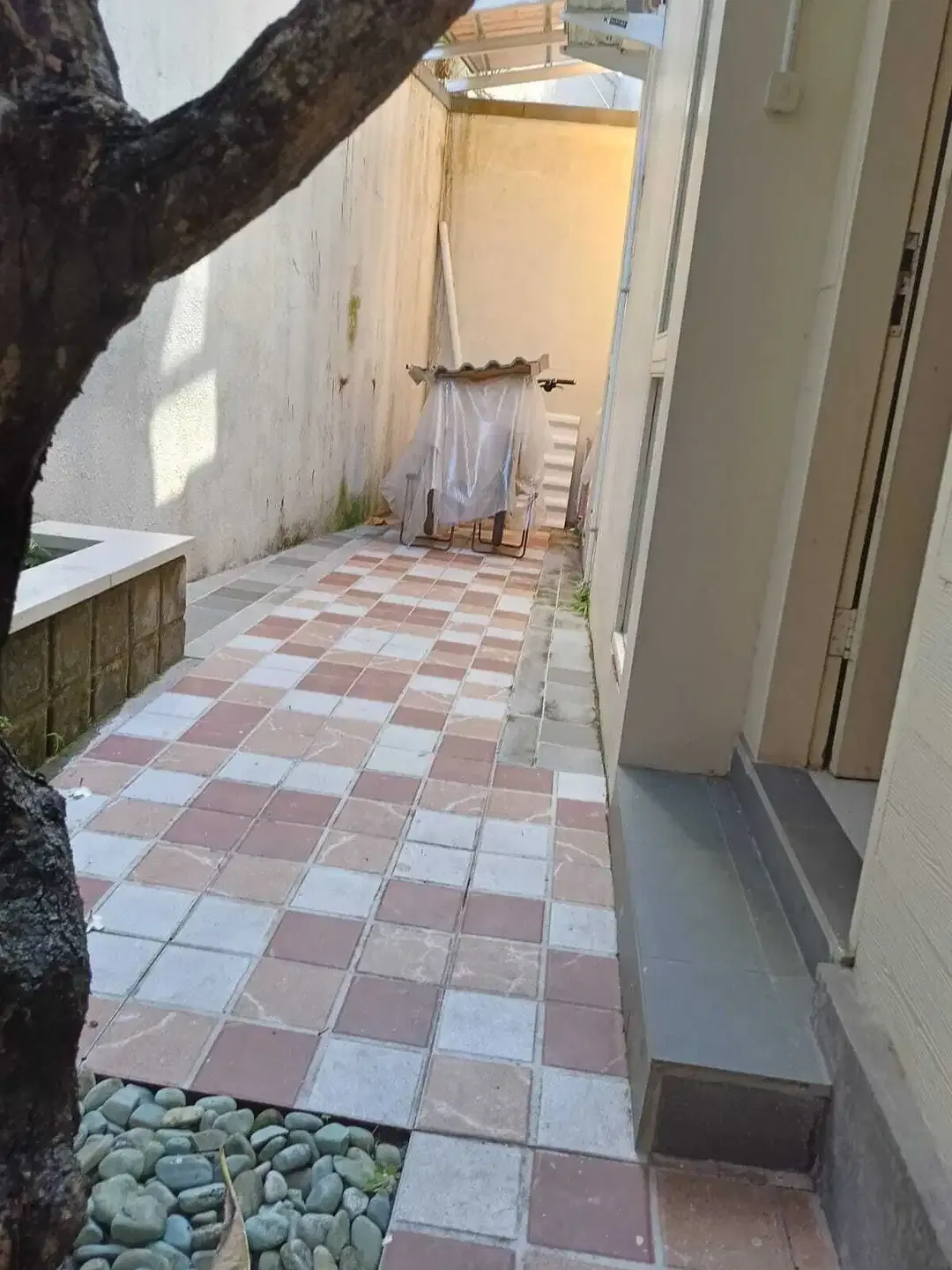 DI JUAL RUMAH SIAP HUNI SEMI FURNISHE NYAMAN TERAWAT DI JIMBARAN BALI - Image 9 of 10