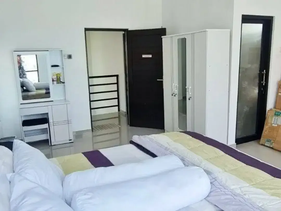 Rumah 2 lantai di area Taman Griya | one gate system dng security 24 jam - Image 5 of 9