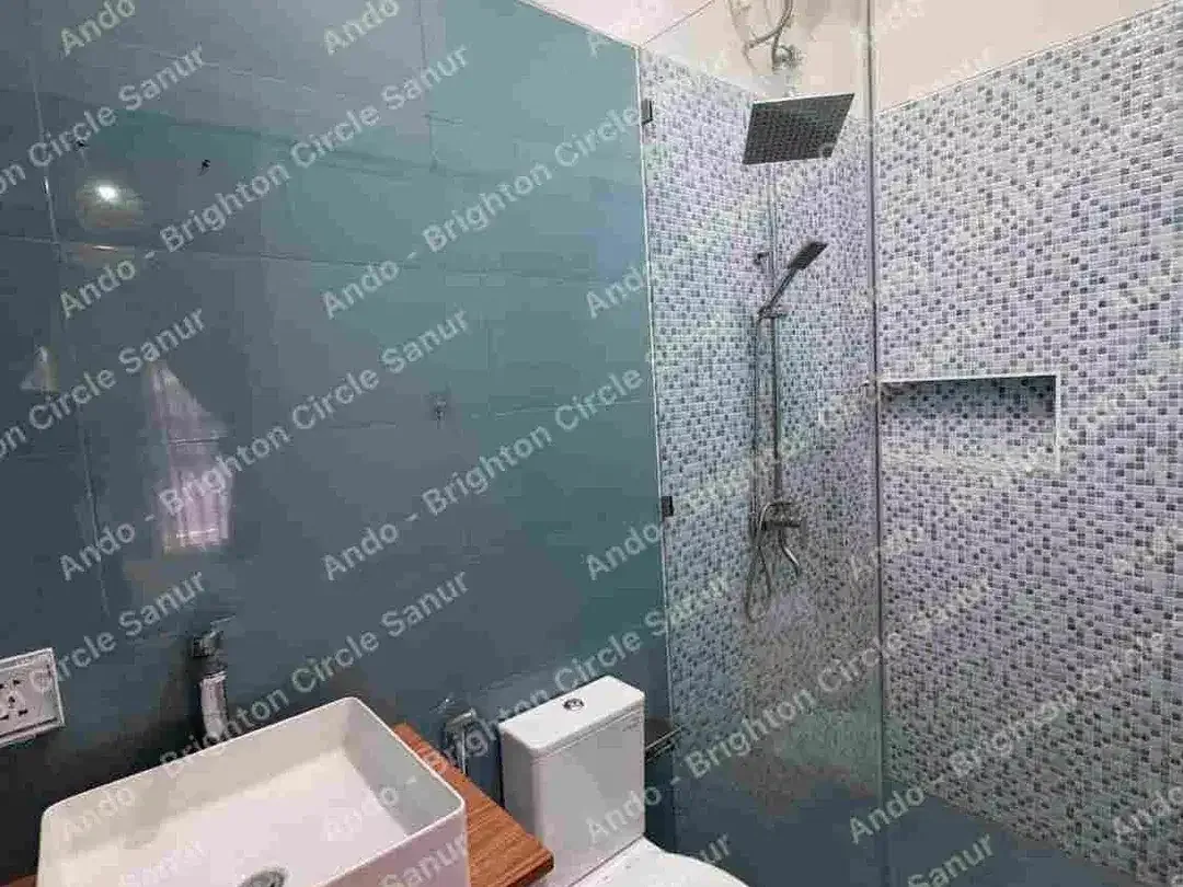 RUMAH MODERN 4 KAMAR TIDUR YANG BARU DIRENOVASI DAN DILENGKAPI PERABOT DI SANUR - Image 6 of 10