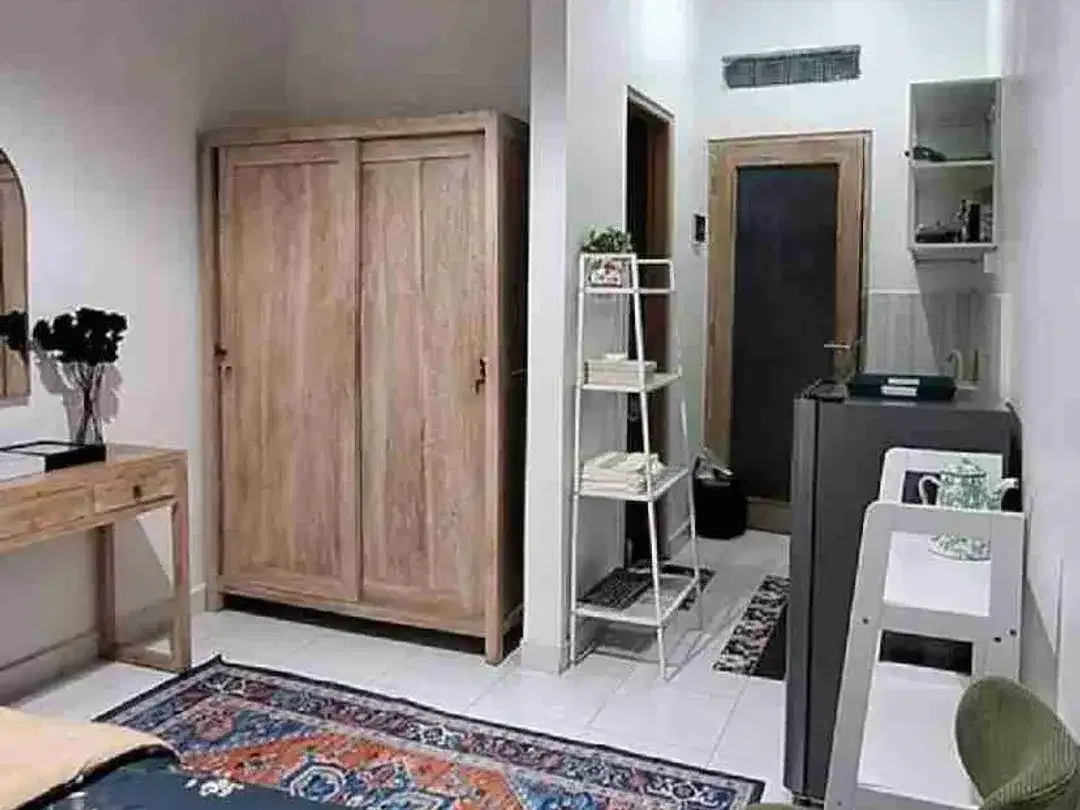 1 BEDROOMX FLAT WITH PRIVATE GATE AND KITCHEN IN JL TAMAN SARI KEROBOKAN - Image 4 of 10