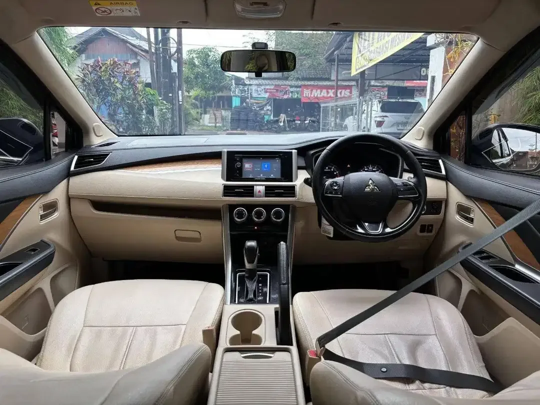 LOW KM MITSUBISHI XPANDER ULTIMATE 1.5 AT 2019 HITAM ISTIMEWA - Image 8 of 10