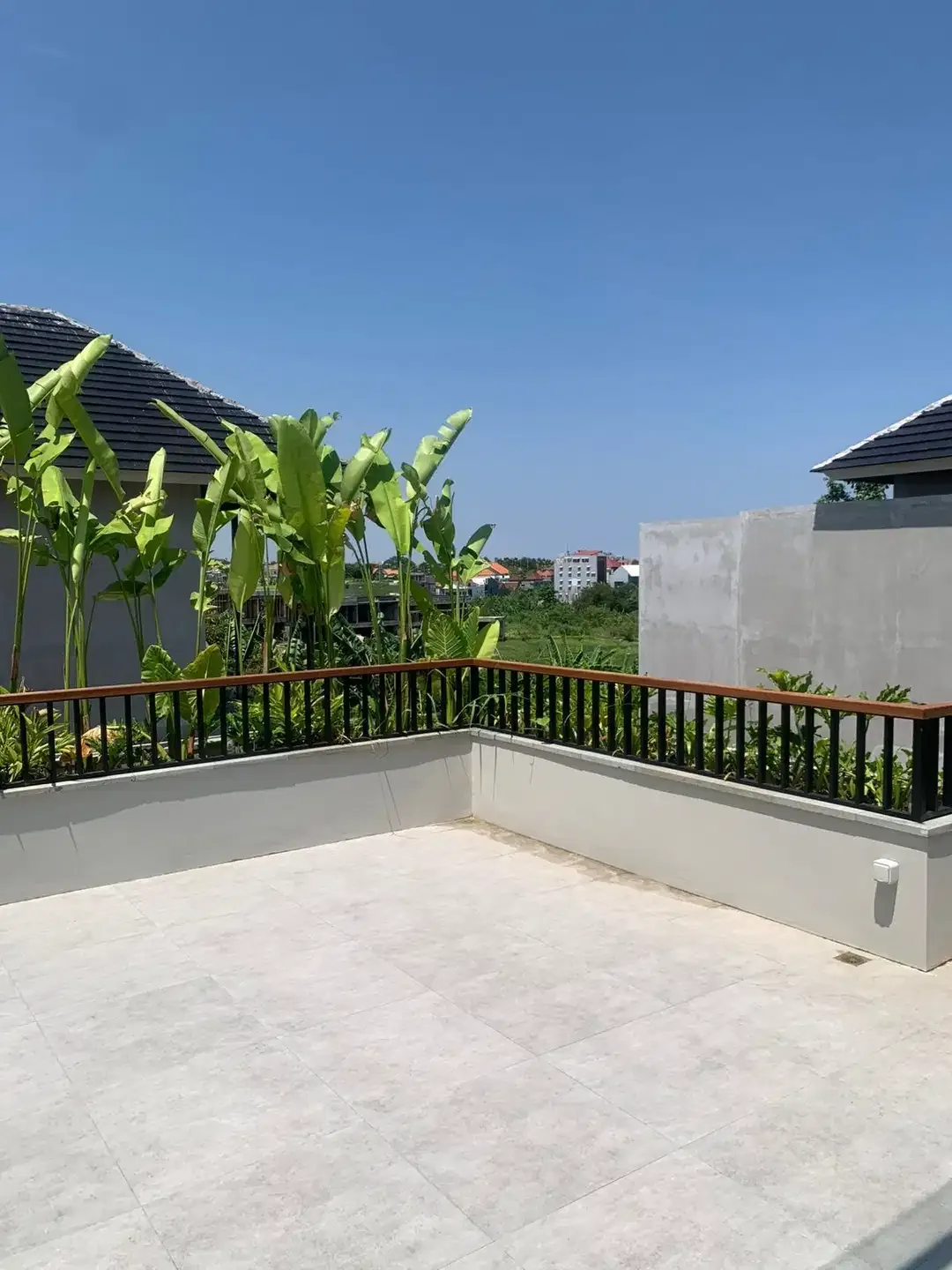 VILLA READY 2BR FURNISHED ONE GATE TERBAIK DI BATU BOLONG CANGGU - Image 3 of 10