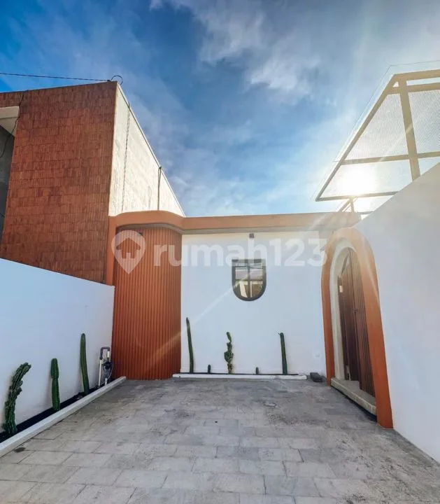 Villa Mewah dan Strategis Dekat Kawasan Wisata Sanur Denpasar - Image 1 of 4