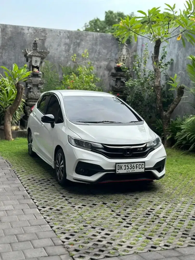 JAZZ RS 2018 FACELIFT MATIC LOW KM - Image 1 of 10