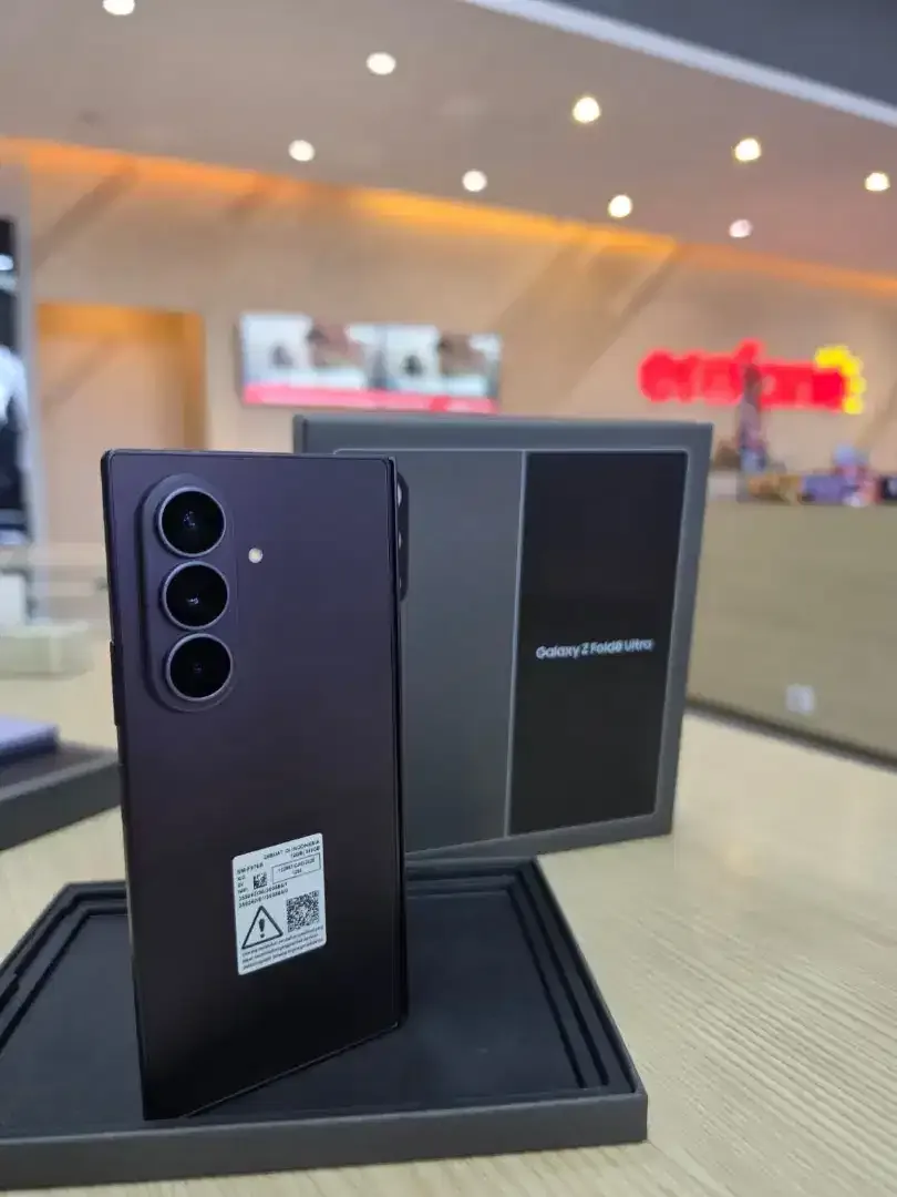 Samsung Galaxy Fold 8 ultra. Bisa cash & kredit - Image 1 of 3