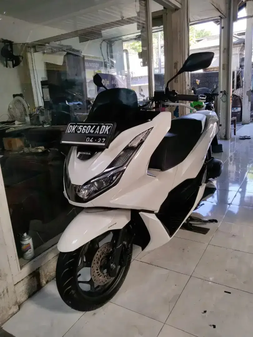 Honda PCX 160 CC thn .2022 cash Bali dharma motor - Image 1 of 5