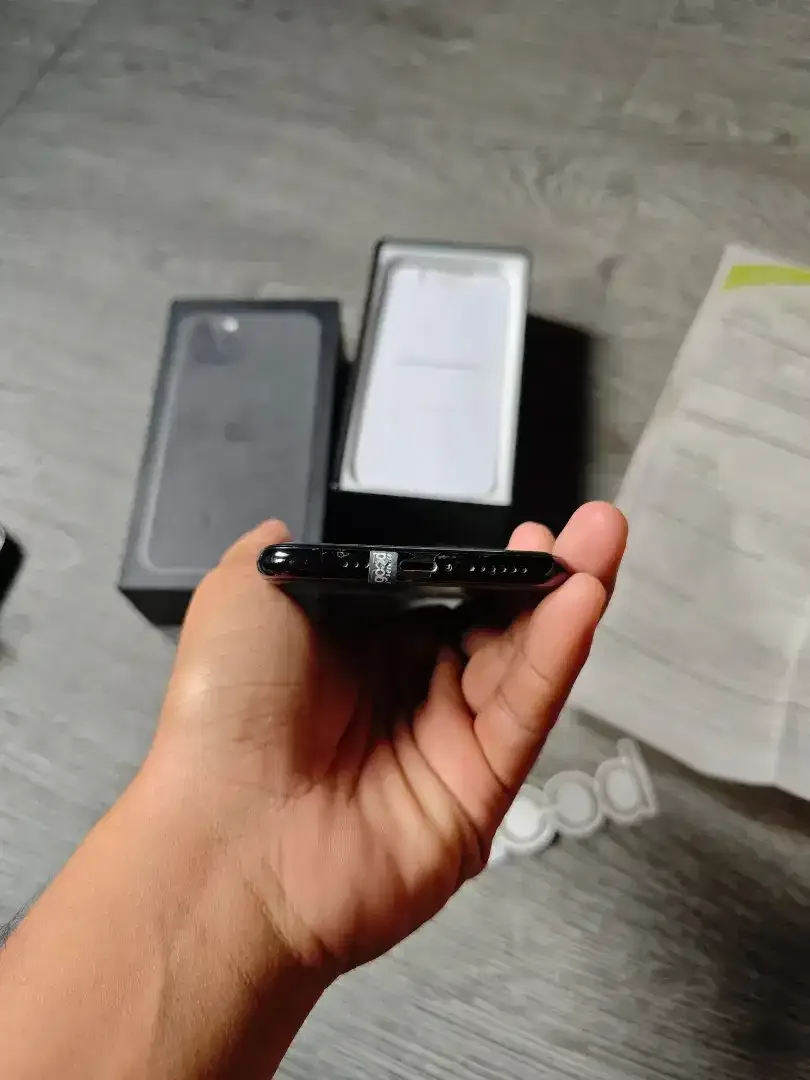 Iphone 11 Pro 64GB All Operator - Image 7 of 10