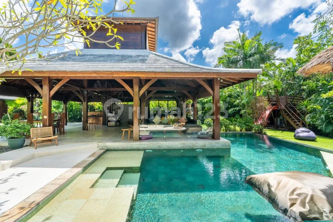 Yearly Rental, 3 Bedrooms Villa With Big Garden In Berawa, Canggu - Image 4 of 4