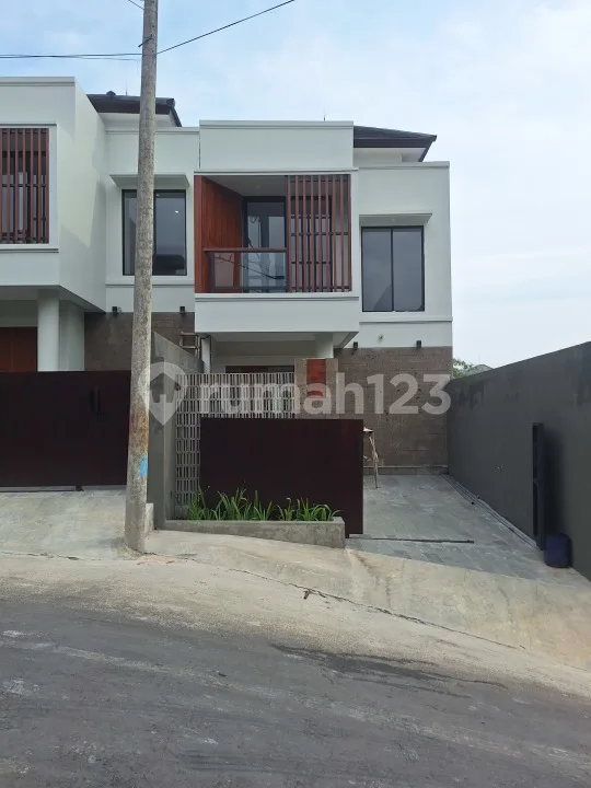 Rumah Baru Modern Siap Huni Jl. Saridana Cargo Denpasar Bali - Image 1 of 4