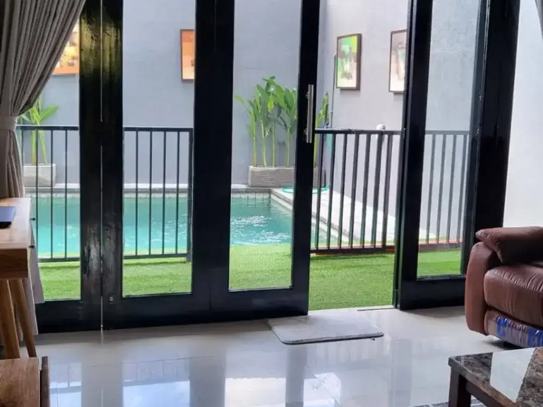 Dijual rumah 2 lantai semi villa Masih terawat baik dan siap huni - Image 4 of 8