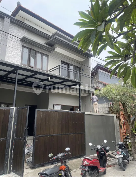 Rumah Dua Lantai Semi Furnished Batu Bulan Kangin - Image 1 of 4