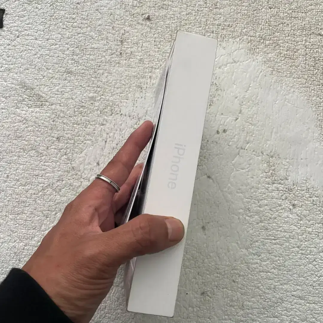 iPhone 17 Pro Max iBox PA/A Warna Silver 256GB -New segel. - Image 4 of 4