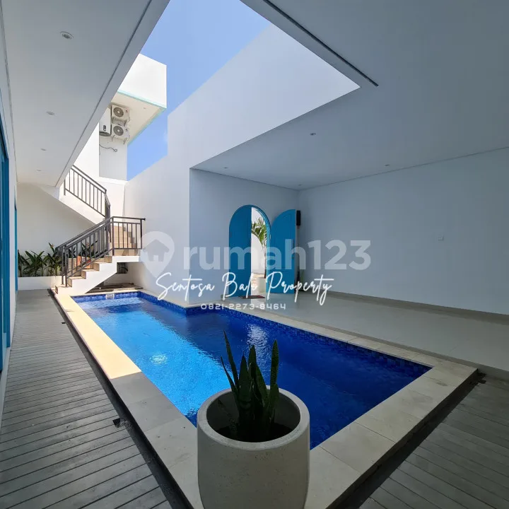 Villa Baru Santorini Style di Ungasan Dekat Pantai Melasti - Image 1 of 4