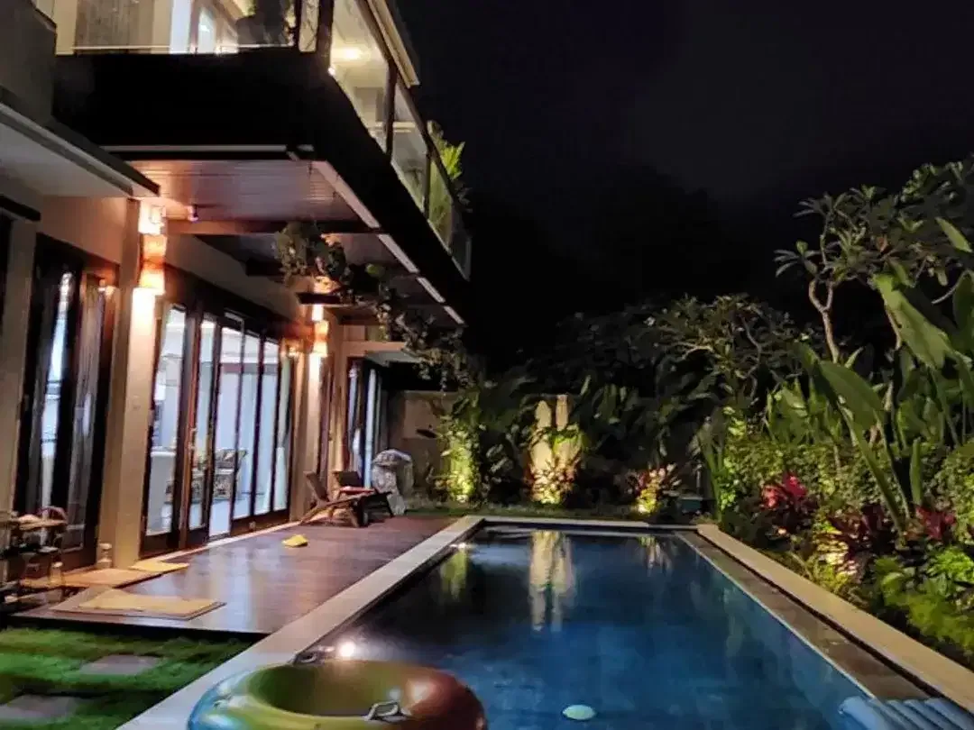 DISEWAKAN Vila Modern di Jantung Pecatu, Oasis Rooftop dengan Pemandangan Laut - Image 9 of 10