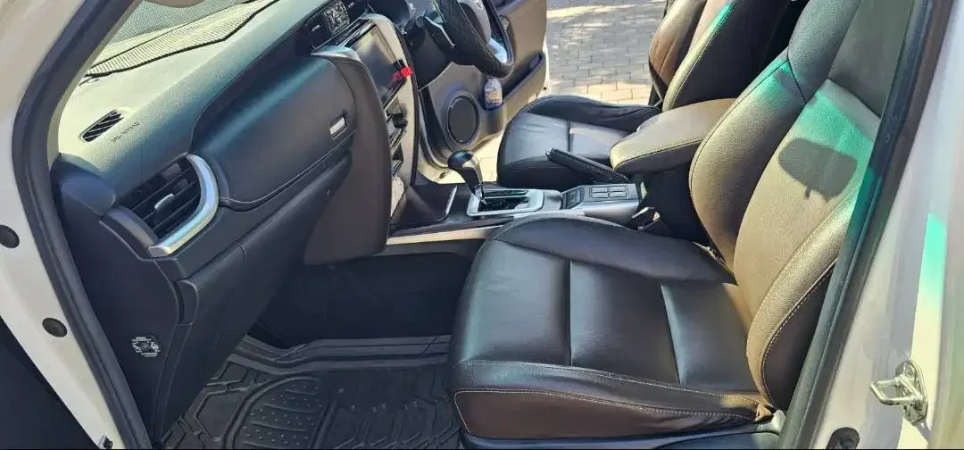 TOYOTA FORTUNER TRD SPORTIVO 2018 - Image 10 of 10